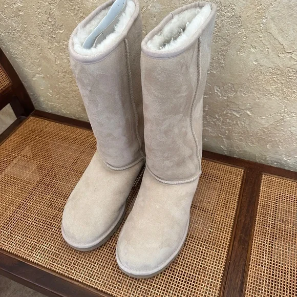 UGG Deluxe Classic Tall 5815 Boots Sand Size 9 - Picture 4 of 16